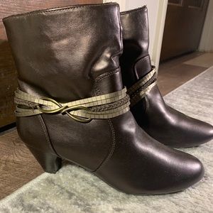 Ladies 8 1/2 Booties